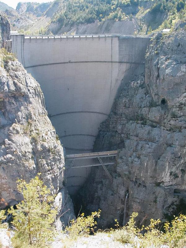 “最堅固的大壩”：大山垮了大壩還在，洪水席捲村莊，2500人死亡