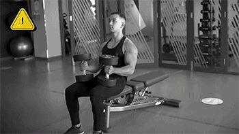 7個極易踩雷的“啞鈴臥推”錯誤,讓你越推越廢 7個極易踩雷的“啞鈴臥推”錯誤,讓你越推越廢