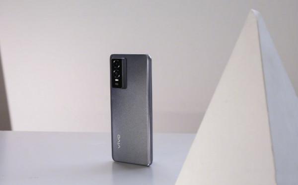 新款VIVO Y76S纖薄時尚手機，1799元的綜合配置簡評