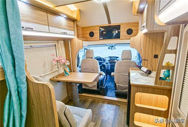 花光積蓄旅行？入不敷出？4座2.0T福特房車拎包即可入住，還省錢