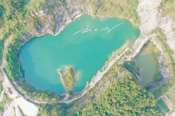 重慶驚現一處“心形”礦坑,隱藏在巴南深山,荒廢已久卻突變網紅 重慶驚現一處“心形”礦坑,隱藏在巴南深山,荒廢已久卻突變網紅