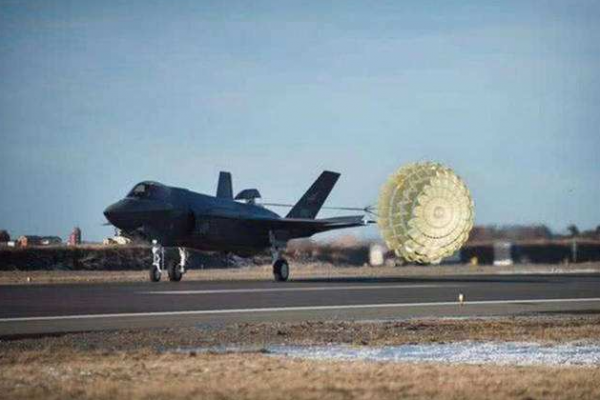 領先美俄，全球首個100%採用隱身戰機空軍誕生，50架F35緊盯俄軍