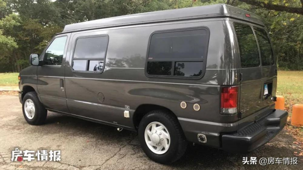 福特E150房車見過嗎？配4.6L排量8缸發動機，外觀穩重內部挺實用