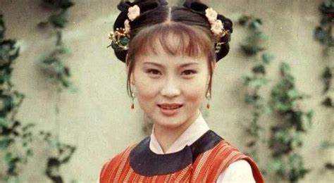 《紅樓夢》：賈芸和小紅，這一對有情人的功利與可貴