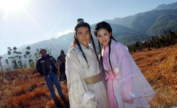 翻拍逐漸過分，《新白蛇傳》設定魔幻難以接受，童年記憶慘被毀