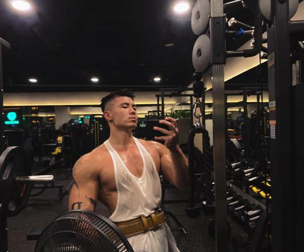 唯有健身才可解壓-健身小哥