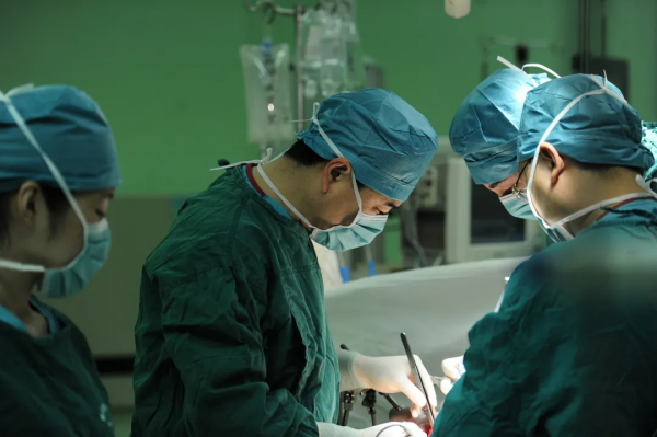 解放軍總醫院劉榮教授：擁抱科技，中國肝膽胰機器人外科領跑世界