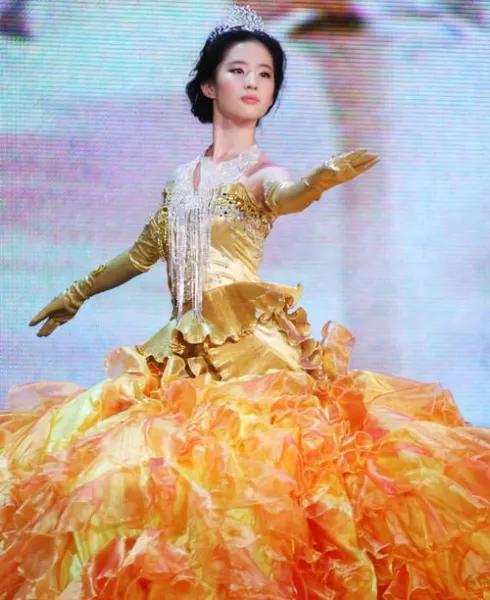 盤點歷屆8位金鷹女神造型，誰的造型最美？