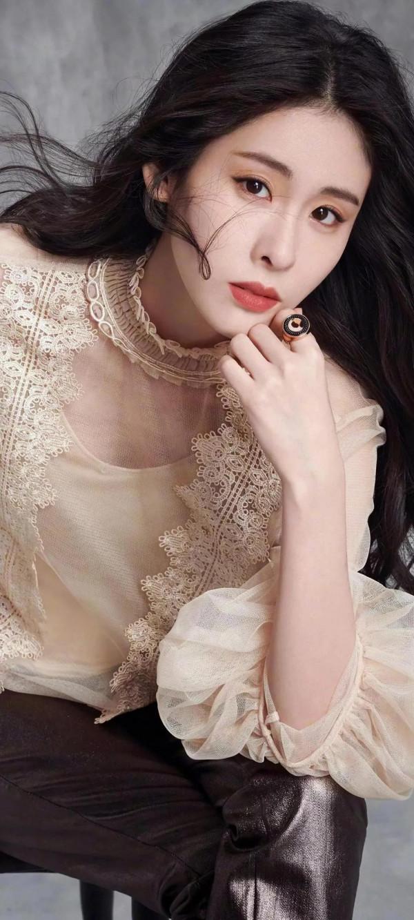 張碧晨好美，沒有婚禮的她，突然有娃了，覺得她太不值了