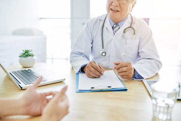 體內有病，手指先知？手指出現4種特徵，要排除疾病的可能性