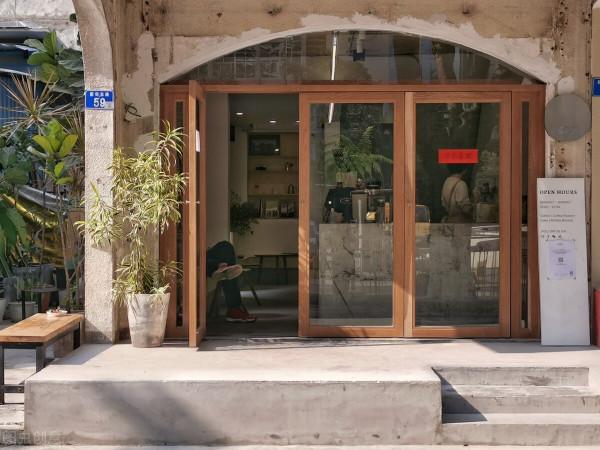 丈夫癌症晚期，妻子卻全款買了輛賓士，妻子：再不買恐怕就晚了