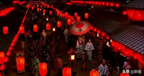 極具視覺衝擊力的日式爆裂美學，肆意而浪漫