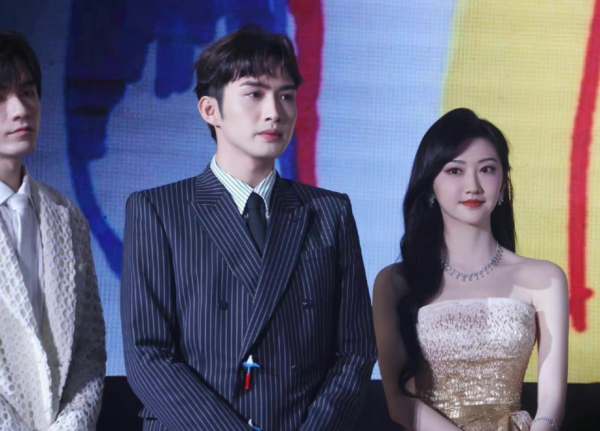 芭莎夜內場看點十足,楊冪跟三位帥哥同框,宋茜大合影站最邊上? 芭莎夜內場看點十足,楊冪跟三位帥哥同框,宋茜大合影站最邊上?