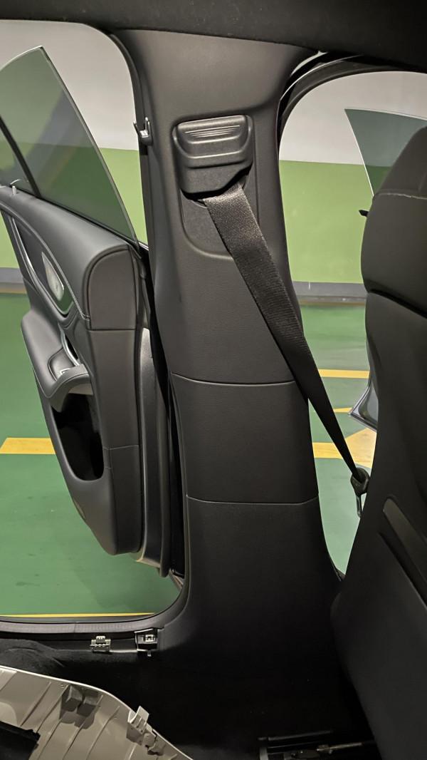 蘋果樹的徽章，賓士GT50改裝GT63 S先型特別版包圍、黃色安全帶