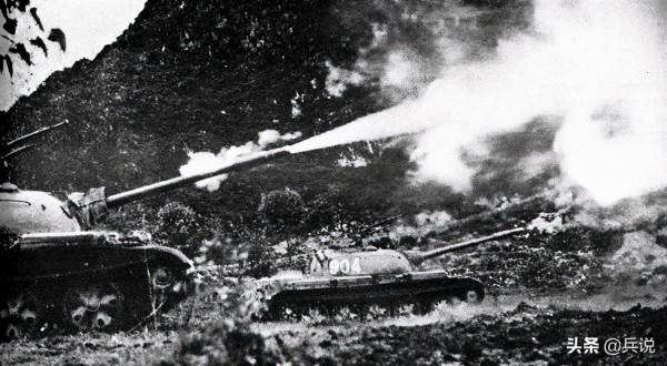 軋過去!解放軍坦克將越軍火炮頂得底朝天,留下著名戰場寫真 軋過去!解放軍坦克將越軍火炮頂得底朝天,留下著名戰場寫真