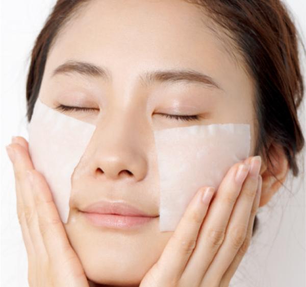 塗粉底液時，掌握“4個技巧”遠離卡粉、浮粉，底妝也更服帖了