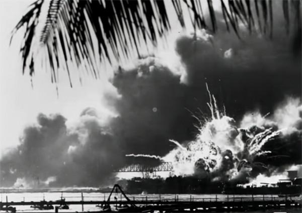 軍區政委遲浩田視察老山前線，發現戰士們蓬頭垢面，又奇怪又生氣