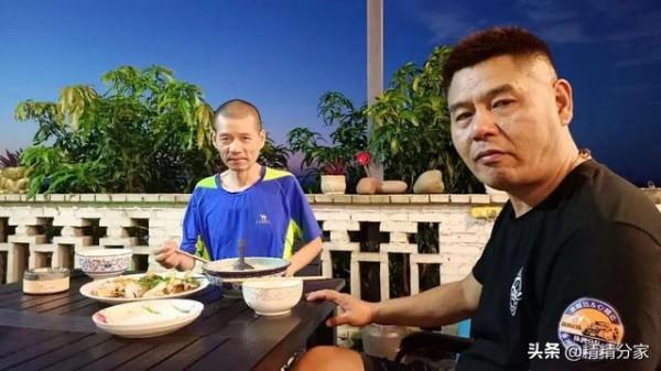 癌症晚期，他放棄治療，這樣面對生死：老友借錢，帶著他去冒險