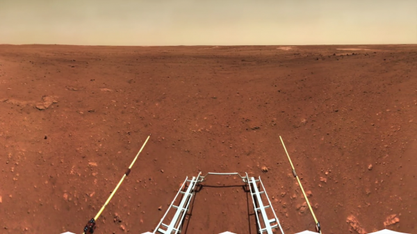 5500萬公里外：中國祝融號拍攝的真實火星影像，一片荒涼