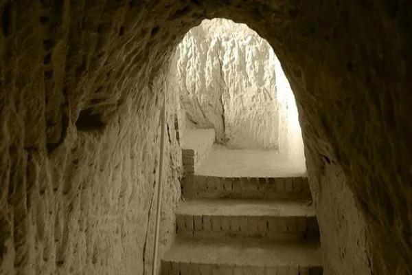 神秘的山西古堡一一張壁