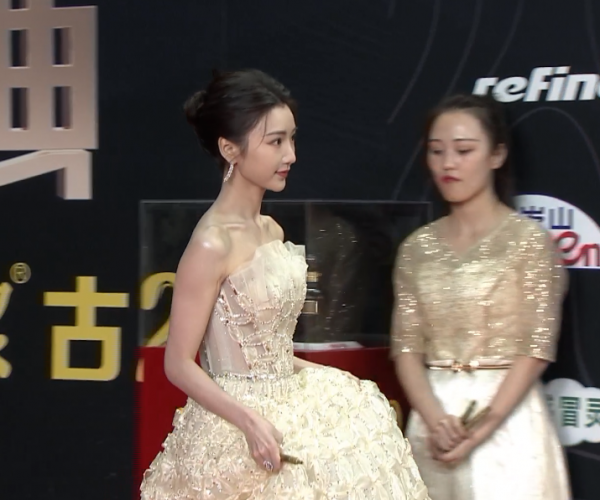 國劇盛典紅毯：毛曉彤像公主，劉濤美如畫，孫怡穿錯衣服