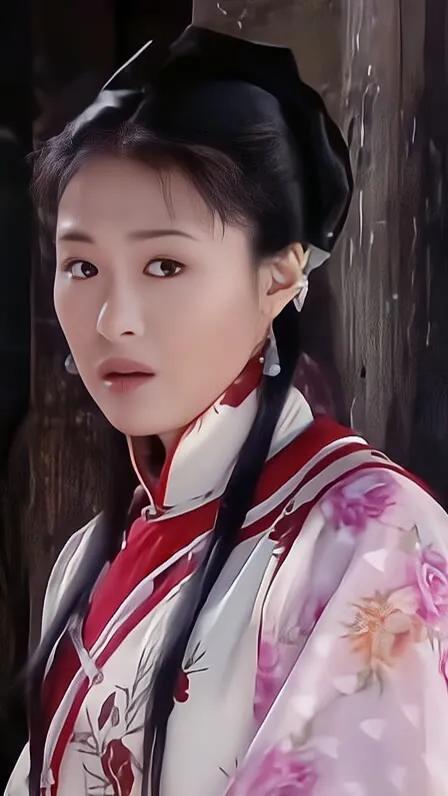 沈傲君，年輕時美貌驚豔