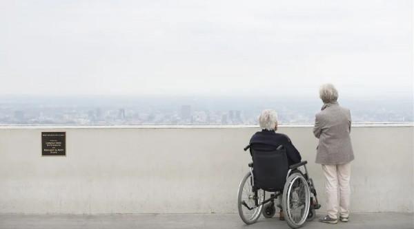 夜讀丨唯愛和善良,可抵歲月滄桑 夜讀丨唯愛和善良,可抵歲月滄桑