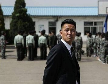 張俊成：從保安到北大學子，後逆襲成為校長，現在怎樣了？