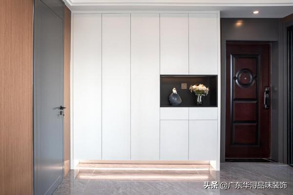 這對夫妻真會裝修，無主燈吊頂設計不僅通透明亮，還很有現代感