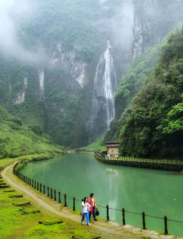 湘西有一條40公里景觀路，還未開發，我自駕後稱其為“最美縣道”