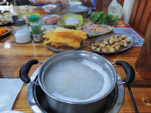 人均不過百！日日要排隊！這家與眾不同的火鍋店是什麼來頭