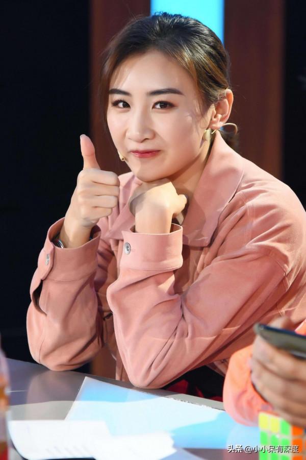 奧運冠軍陳一冰，與何雯娜有過一段戀情，今妻子漂亮女兒也很可愛