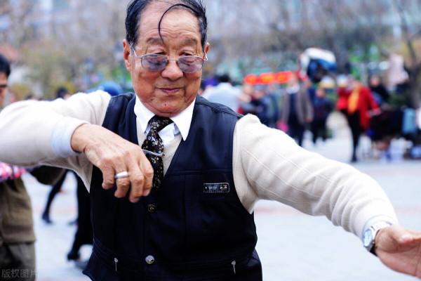 同吃他汀5年,王叔突發腦梗,劉叔健康無憂!藥師指出2點差距 同吃他汀5年,王叔突發腦梗,劉叔健康無憂!藥師指出2點差距