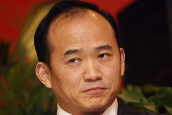 湖北前首富身價20億,竟倒在了“賭”上?如今被跨國通緝下落不明 湖北前首富身價20億,竟倒在了“賭”上?如今被跨國通緝下落不明