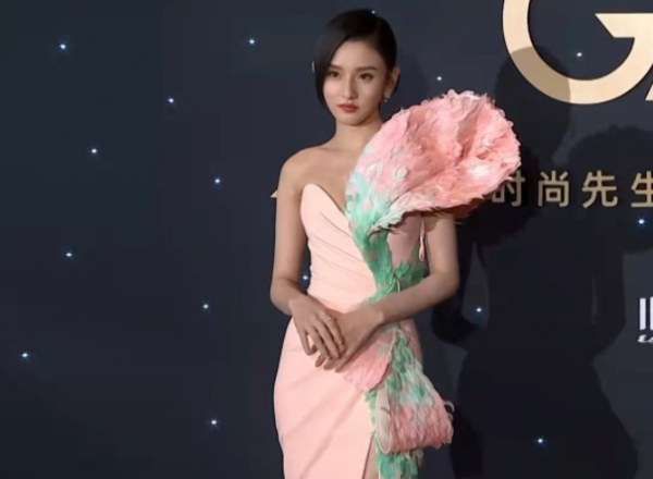 眾女星開年紅毯！宋祖兒氣質大變景甜美過超模，吳謹言撐不起禮服