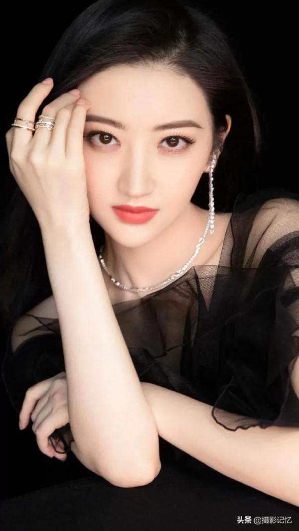 景甜:氣質高雅,端莊大氣 景甜:氣質高雅,端莊大氣