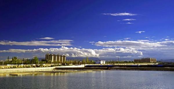 一泓碧波天馬湖 萬頃怒雲古涼州