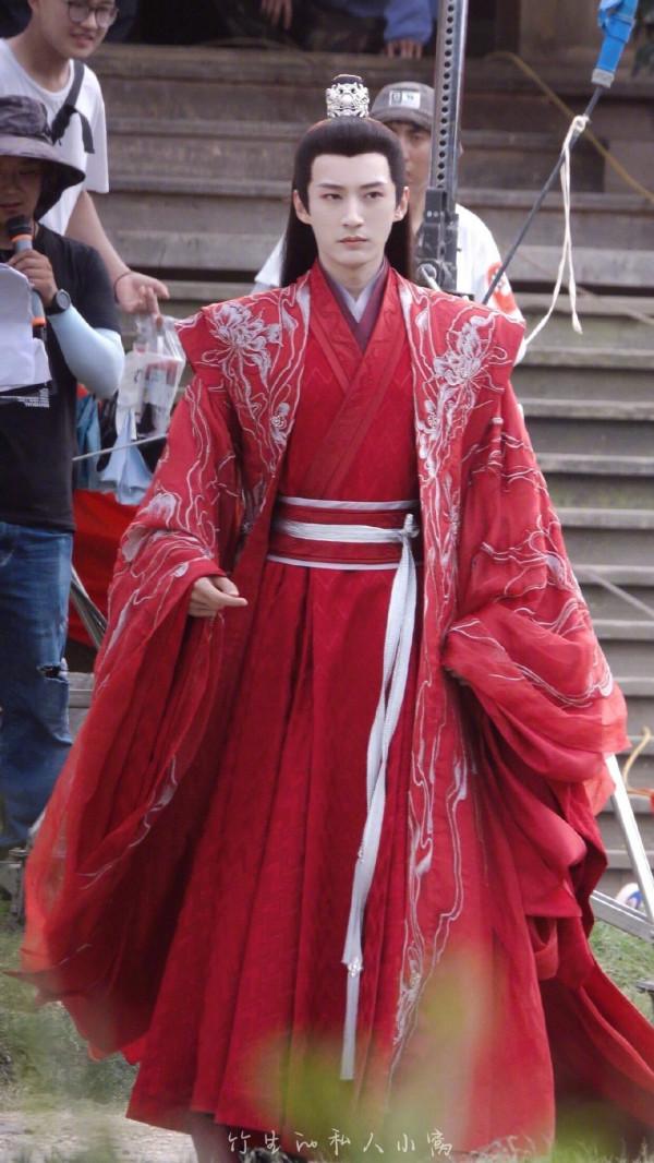 熬過了2021年的“古偶醜男潮”，2022年終於可以上岸狂歡了