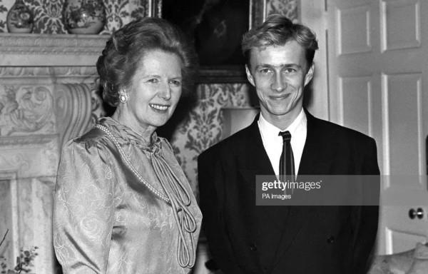 戴安娜王妃在鏡頭前那麼美，離不開這個設計師，還有兩個生活習慣