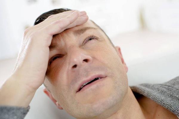 男人中年後，若有這5種表現，或是身體發出的示警，不能大意