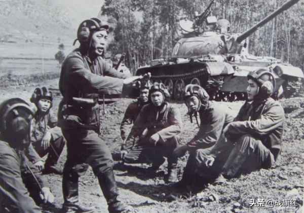 坦克能下56度的坡？對越還擊，副營長冒死下陡坡，立一等功