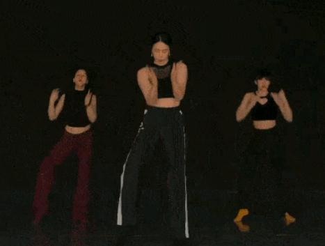 44歲孫莉穿露臍裝扭腰甩胯，被嘲壯實，高齡產婦生三胎身材恢復不易