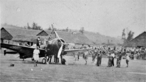 上海灘大佬為情人出氣，一個巴掌扇出一架飛機，蔣介石：再打試試