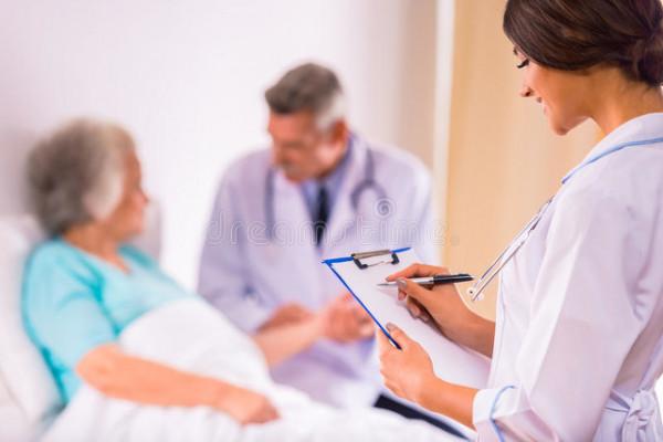 腫瘤病房內，患者拼了命的在呼吸；病房外，家屬卻放棄了治療