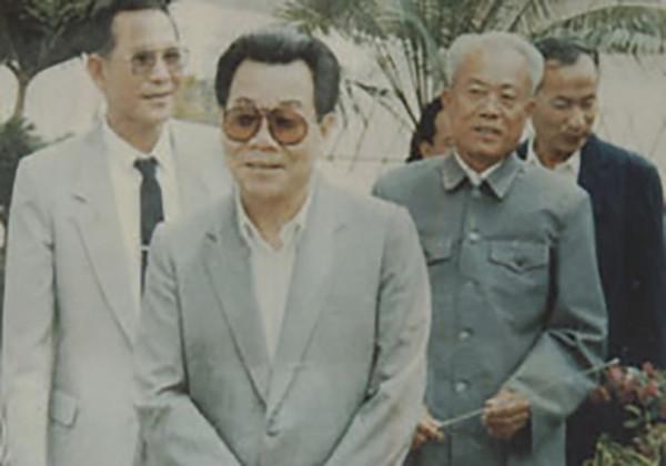 李瑞環的退休生活：默默資助貧困大學生，醉心京劇改編