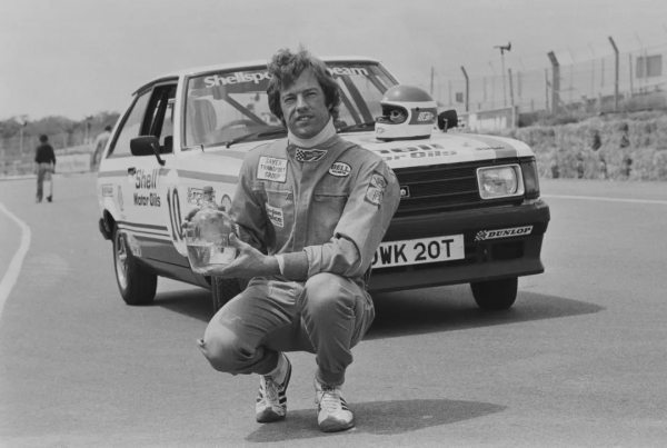 把燃油車按在地上摩擦的達喀爾拉力賽，奧迪還敢用電驅動參加？