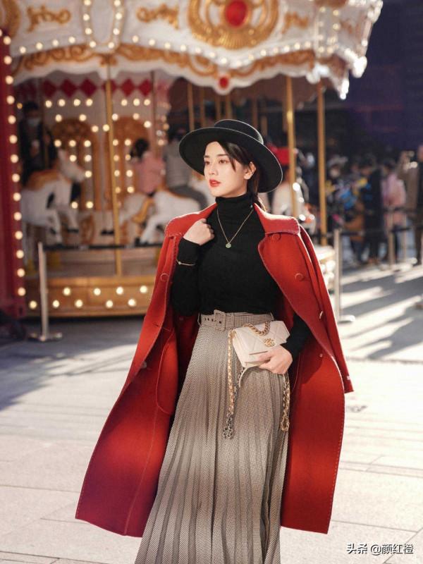 冬天穿搭不懂配色?試試黑紅配吧,成熟穩重又有氣場,誰穿誰美 冬天穿搭不懂配色?試試黑紅配吧,成熟穩重又有氣場,誰穿誰美