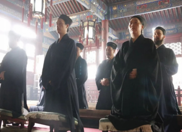 1946年，北京白雲觀住持，為何被36位道士，綁在樹上活活燒死？