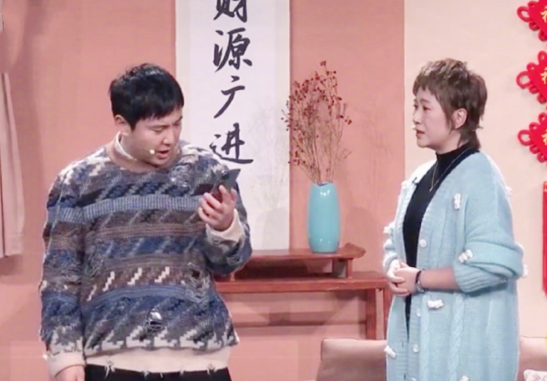 春晚女星戰袍大PK：李宇春時尚，趙麗穎最美，張小斐的大衣上熱搜