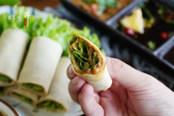 它是脂肪的天敵，豆皮捲一捲當飯吃，營養低卡，幫你渡過平臺期